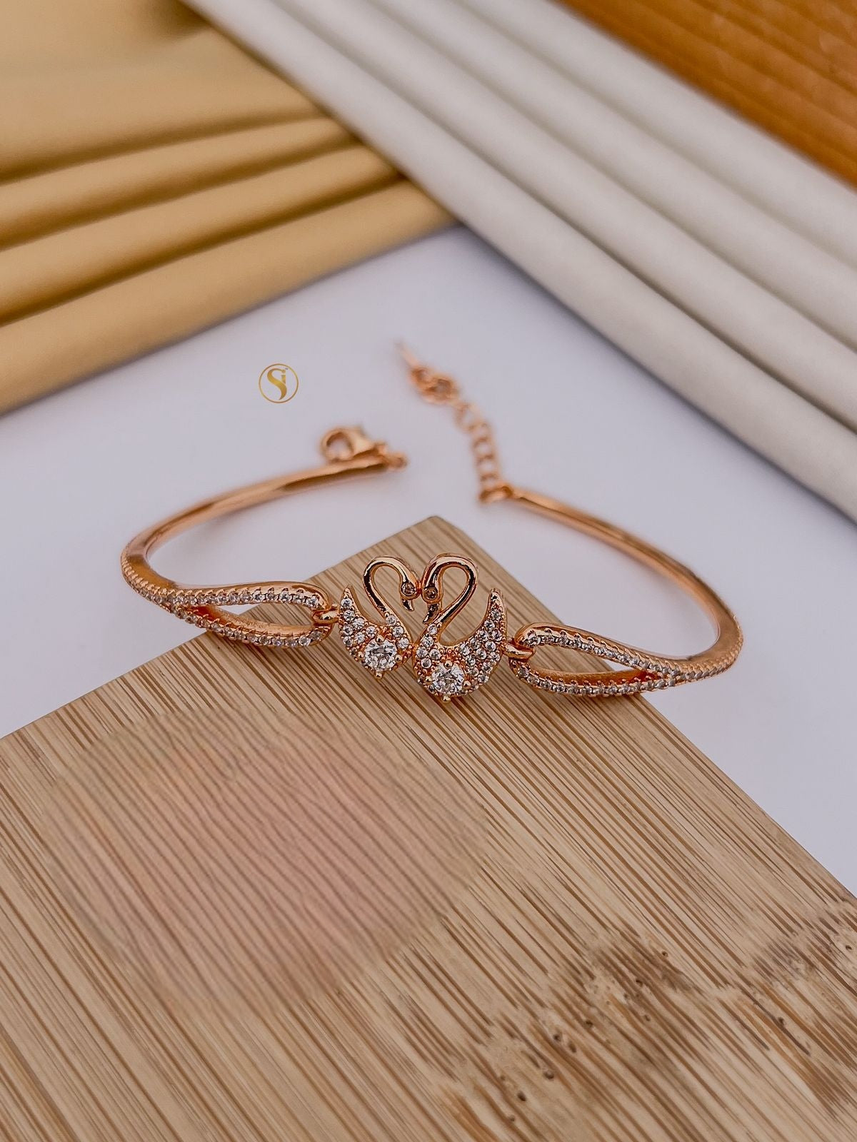 Premium rosegold ad openable bracelet product code AD6